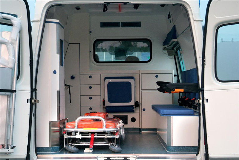 救护车在定制过程中，厂家需要配置哪些医疗设备？